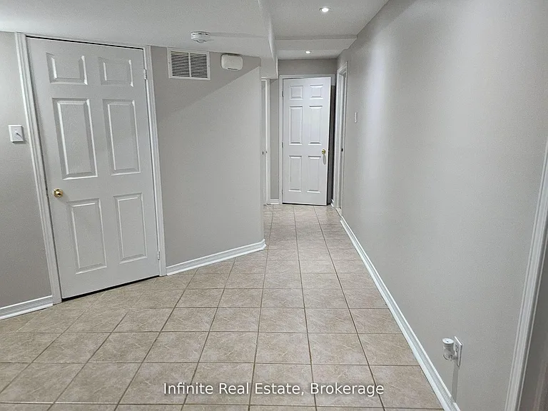 345 Queen Mary Dr — Photo 4