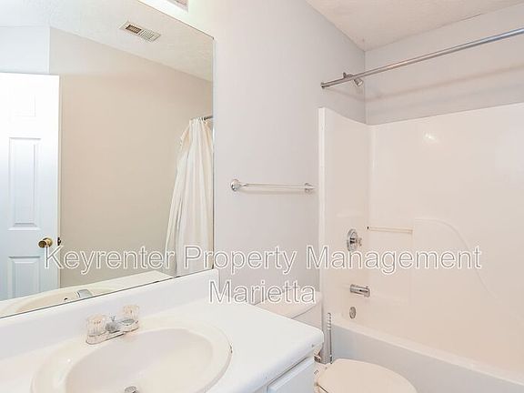 4th image of 4819 Lake Park Ter