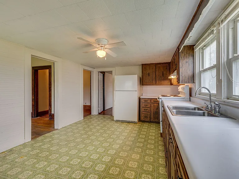206 Old Stage Coach Rd — Photo 17