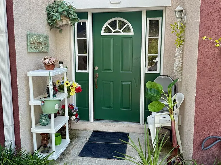 102 N Lady Mary Dr — Photo 2