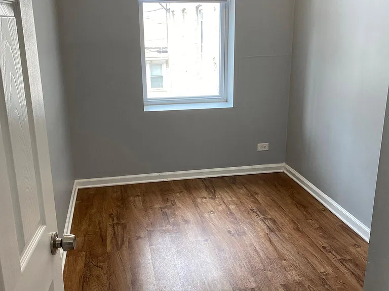 1102 W 18th St #2R — Photo 5