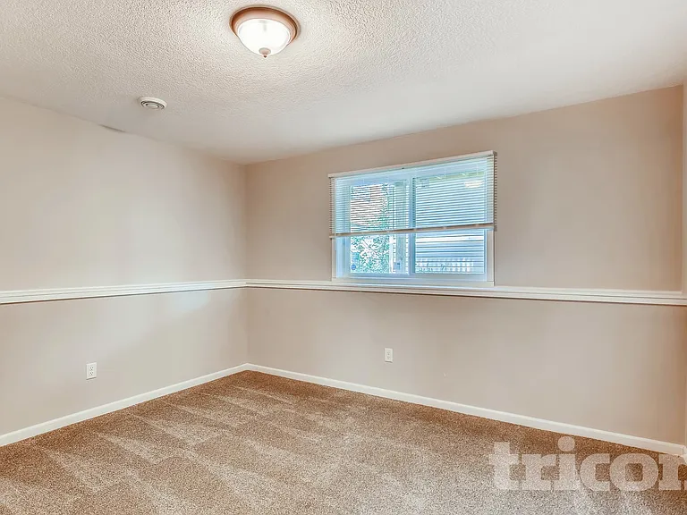 457 Lawson Ave W — Photo 15