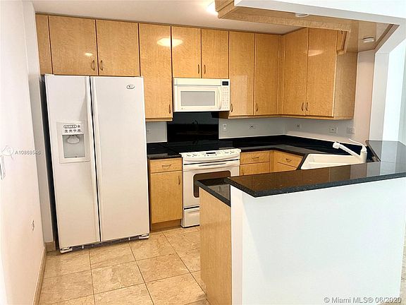 4th image of 801 Brickell Key Blvd APT 1008