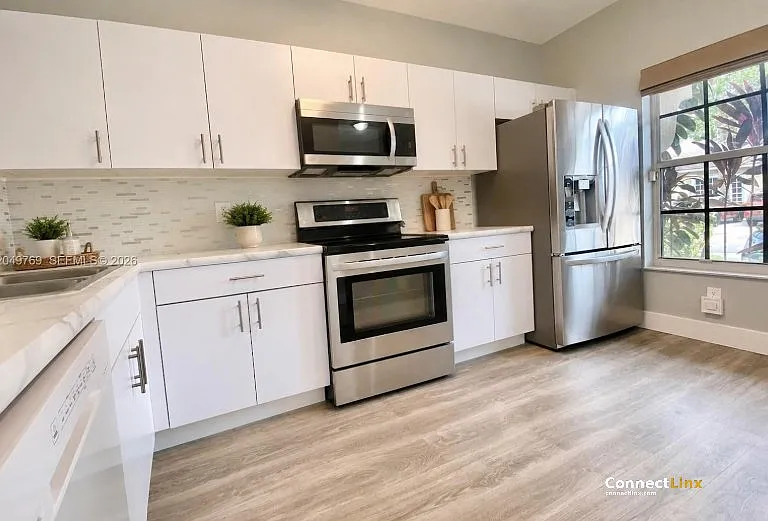 340 SW 121st Ter — Photo 1