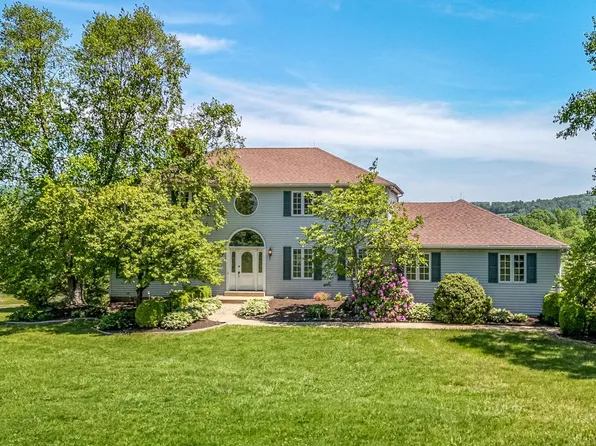 337 Grist Mill Rd, Boyertown, PA 19512