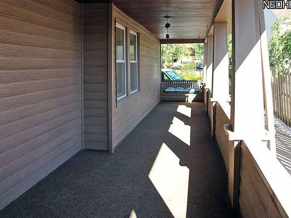 2nd image of 1624 Woodhurst Ave