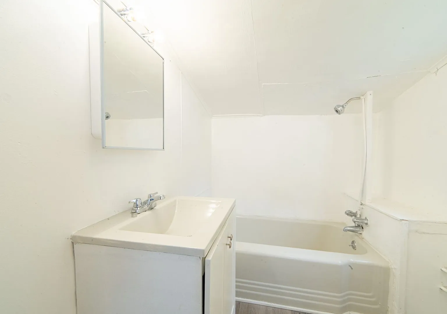 316 E Pine St — Photo 4