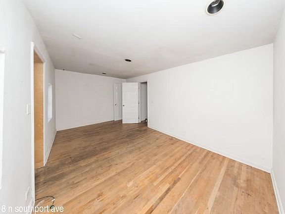 5th image of 2318 N Southport Ave #1324