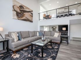 2744 E Newcastle Dr, Sandy, UT