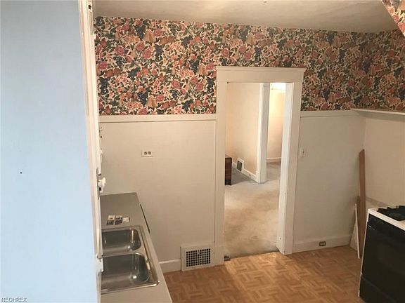 4th image of 2024 E 224th St