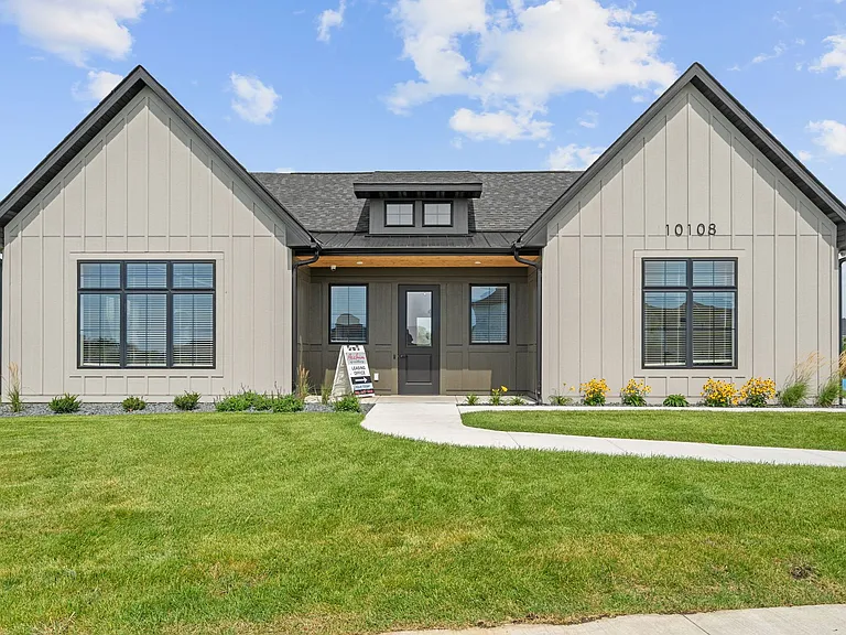 Acclaim of Woodbury Modern Living, Thoughtfully Designed — Photo 30