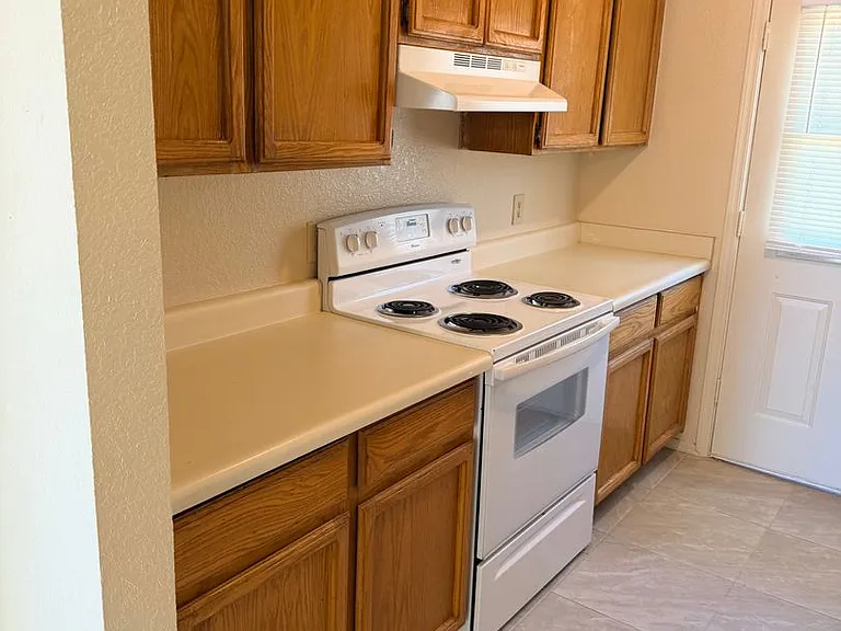 223 E Jefferson St #1-4 — Photo 2