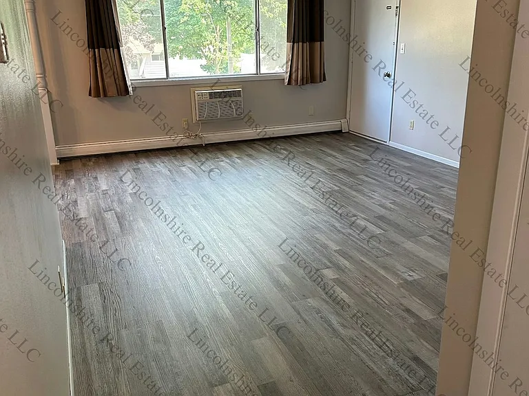 1015 Summit Ave #2 — Photo 6