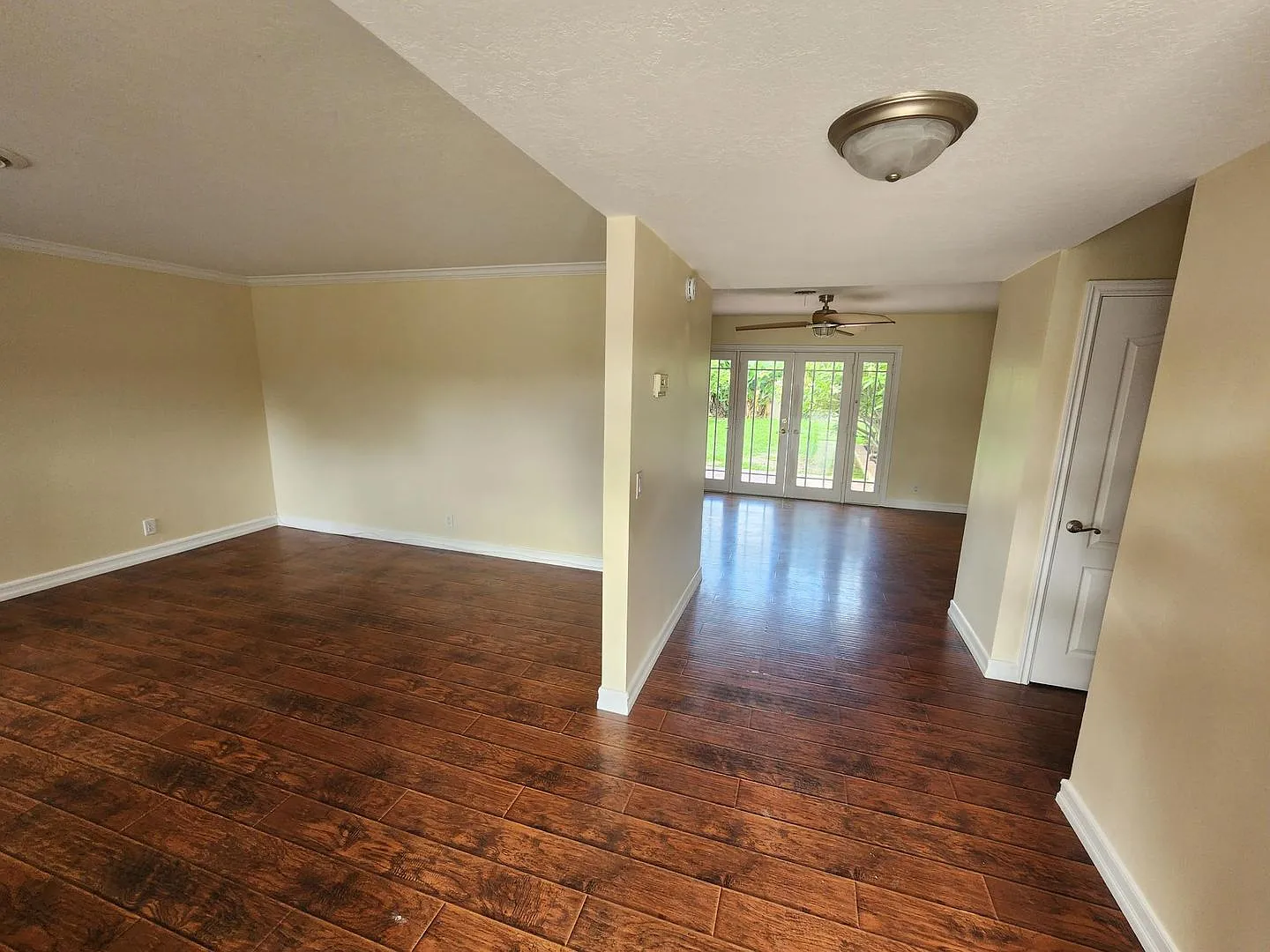 Quite Neighborhood: 3 Bedroom 2 Bath Home — Photo 3