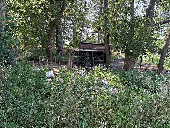 5th image of 14909 Ridge Rd