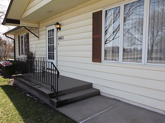 4th image of 2404 N Custer Ave