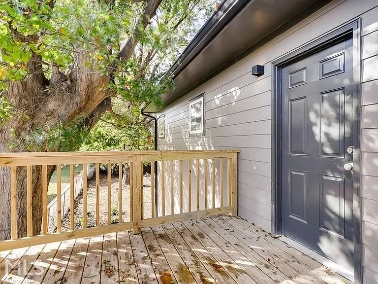 1253 Princess Ave SW — Photo 26