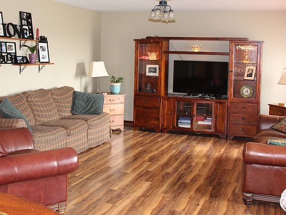 2nd image of 1509 Finch Dr