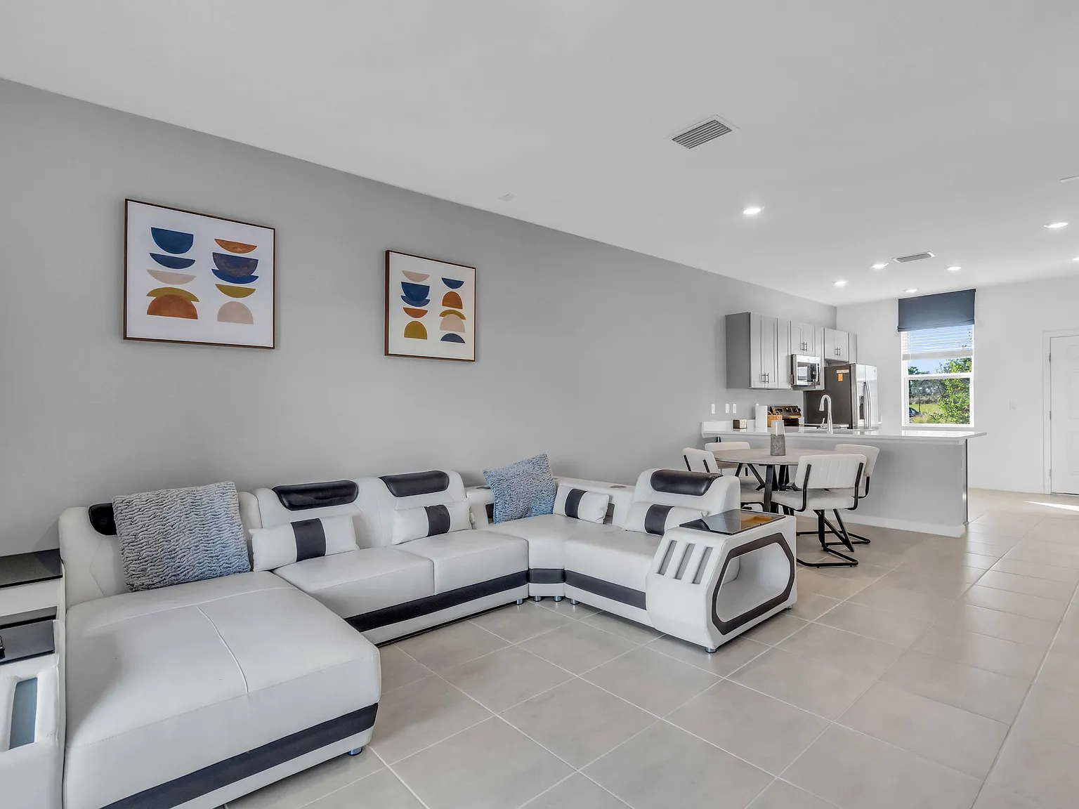 2 bed, 2.5 bath, 1200 sqft, $2,300 — Photo 3