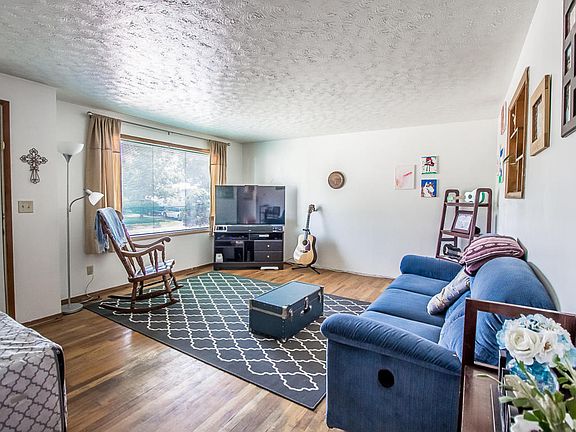 4th image of 6601 N Lynwood St