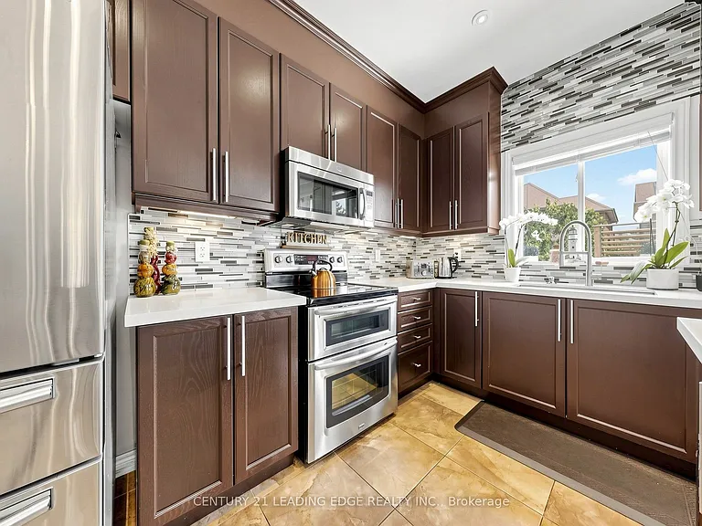 177 Laurendale Ave — Photo 13