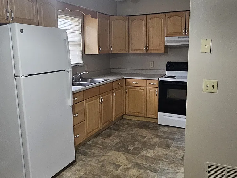 12 Bryant Ln #3 — Photo 2