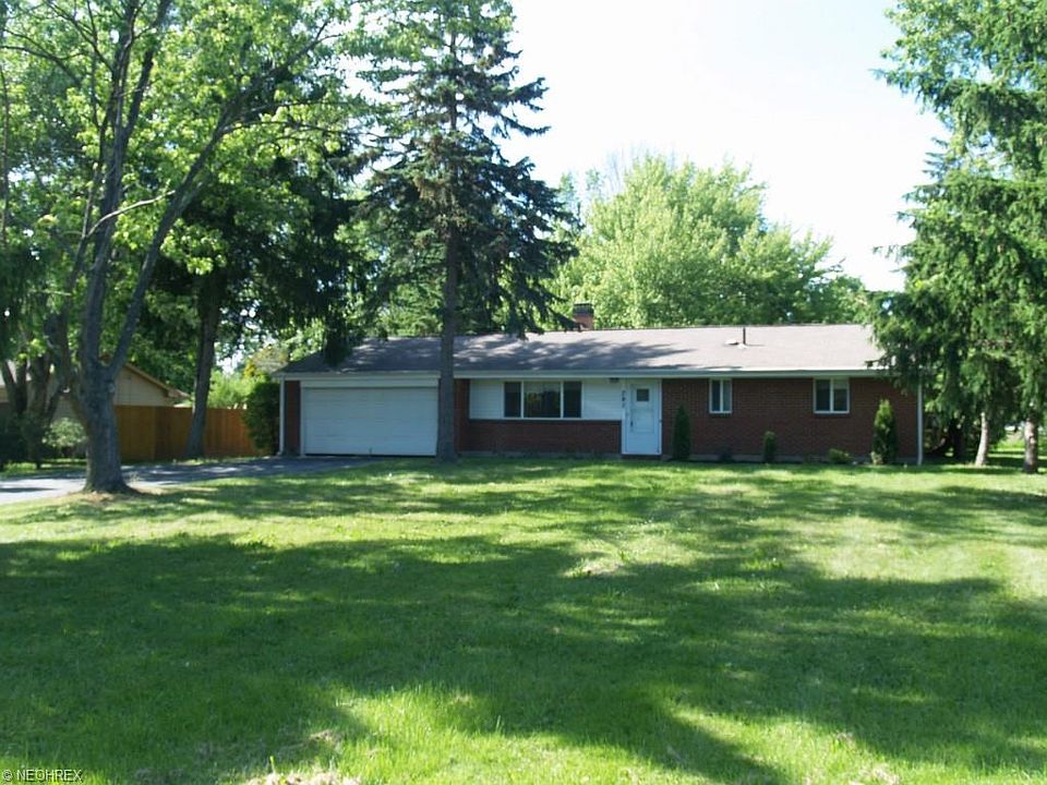 1st image of 741 Iroquois Trl