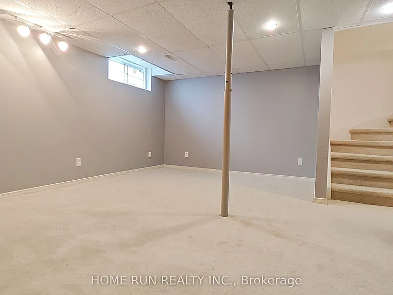 152 Thornbury Cres — Photo 34