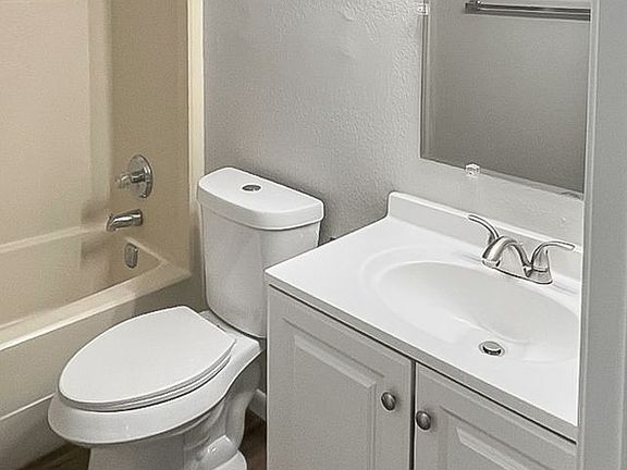3rd image of 3614 Douglas Ave #2