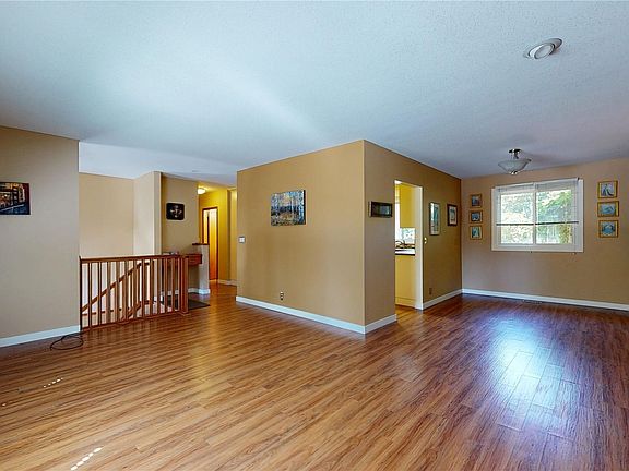 4th image of 130 Cameron Crescent