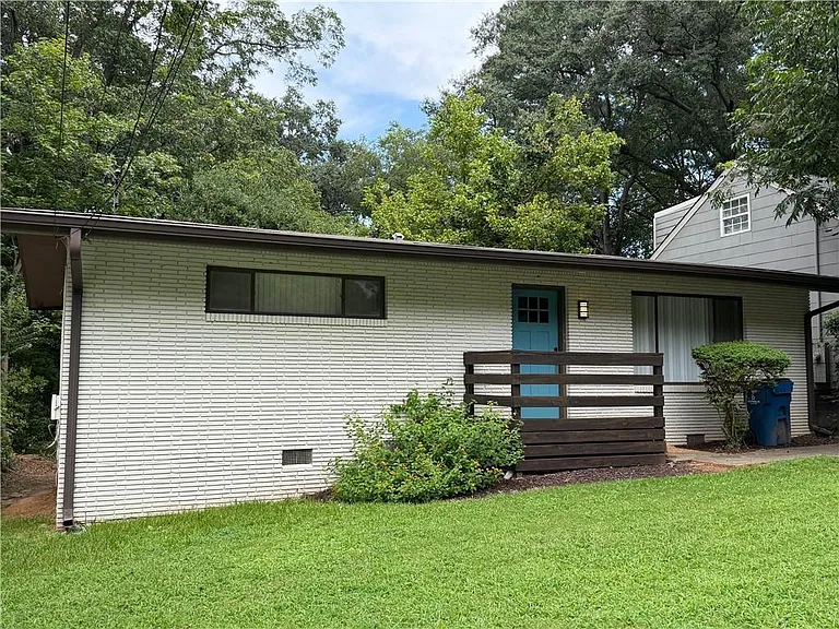 1847 Dorsey Ave — Photo 2