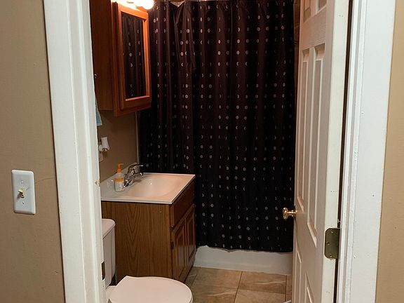 3rd image of 404 N Ardmore Ave