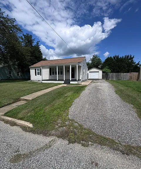 33 Mitchell Ave — Photo 2