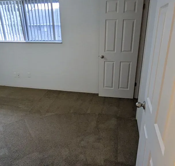 Royal Crest Townhomes — Photo 128