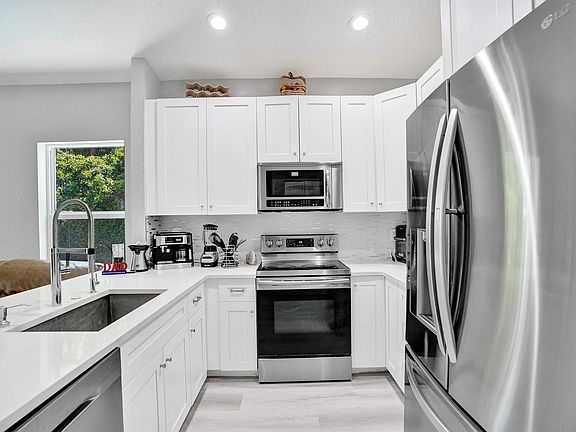 5th image of 12611 NW 6th Street