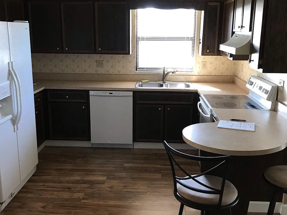 419 Shangri La Cir