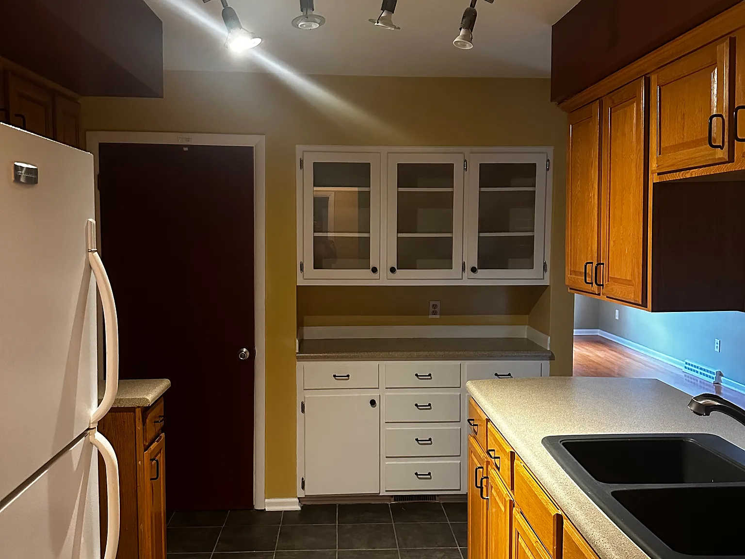 2 bed, 1.5 bath, 1250 sqft, $1,650 — Photo 4