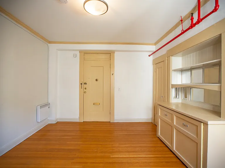 1086 Bute St — Photo 15