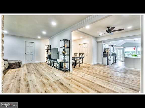 2nd image of 2215 Pleasant Dr