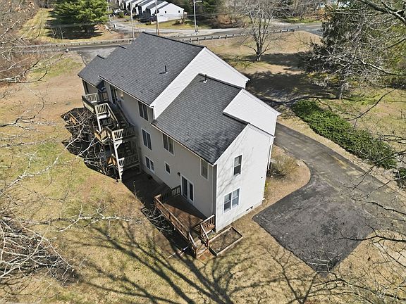 3rd image of 10 Meadowbrook Ct #10