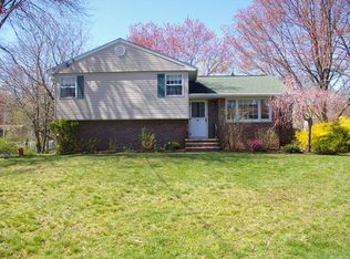 86 Renee Ln, Bardonia, NY 10954