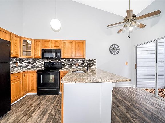 4th image of 809 Weatherly Ct