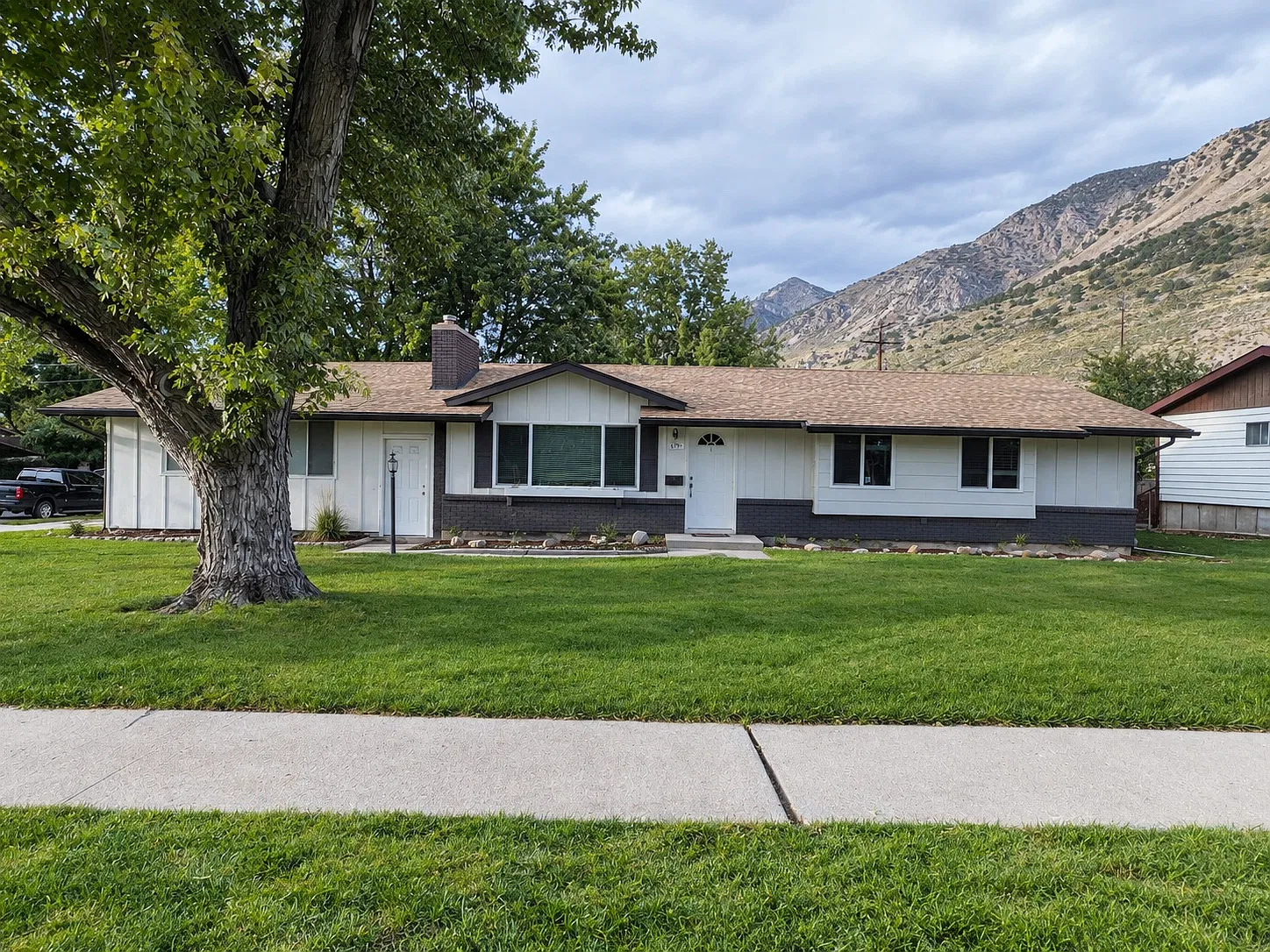 5 bed, 2.5 bath, 2304 sqft, $2,325 — Photo 1