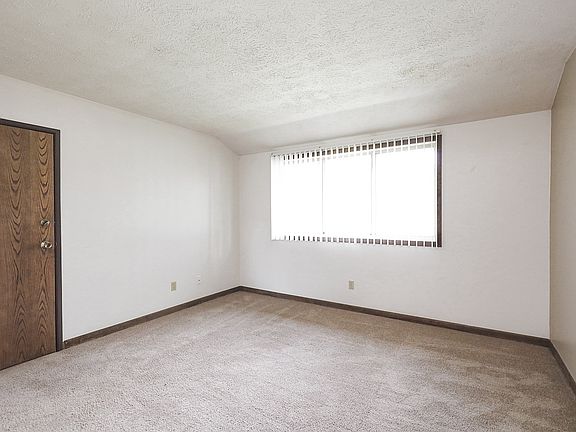 3rd image of 4034 N St