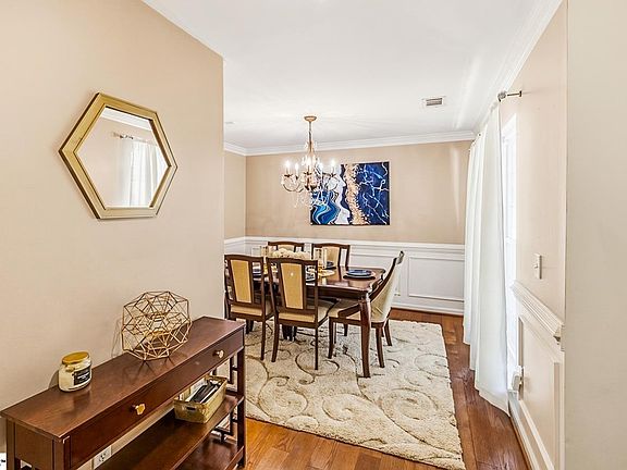 4th image of 200 Ridgebrook Way