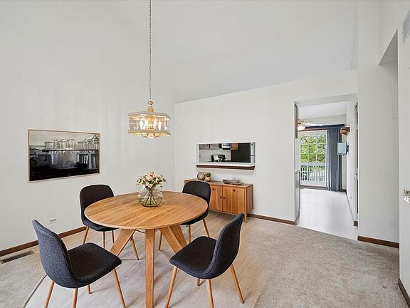 3rd image of 80 Fontaine Ct