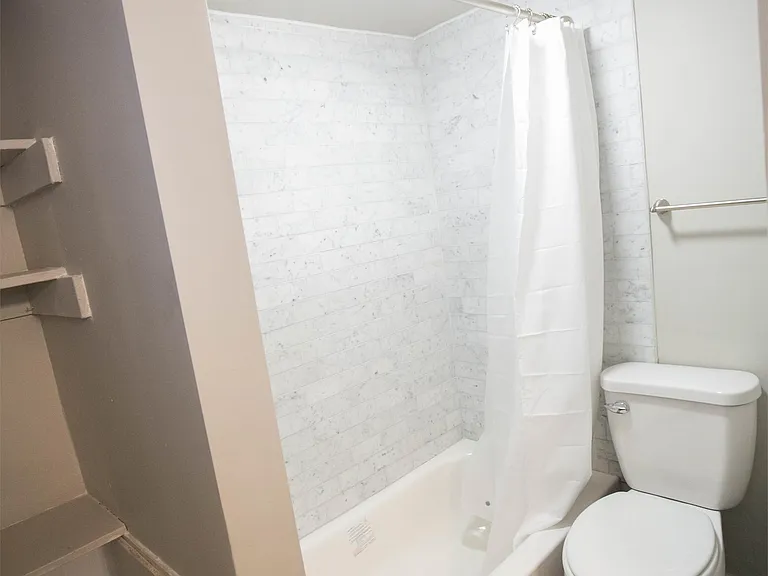 927 Pine St #303 — Photo 10
