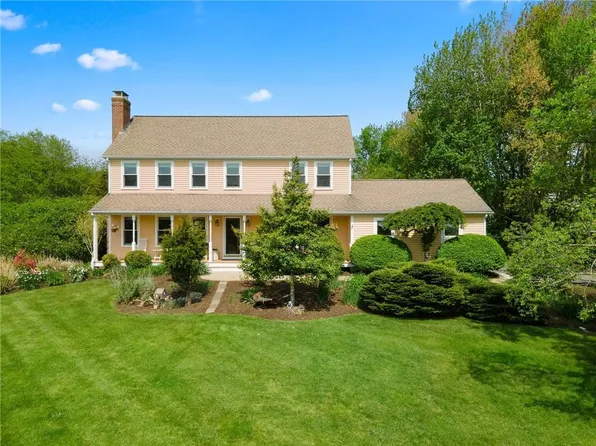 678 Kettle Pond Dr, South Kingstown, RI 02879