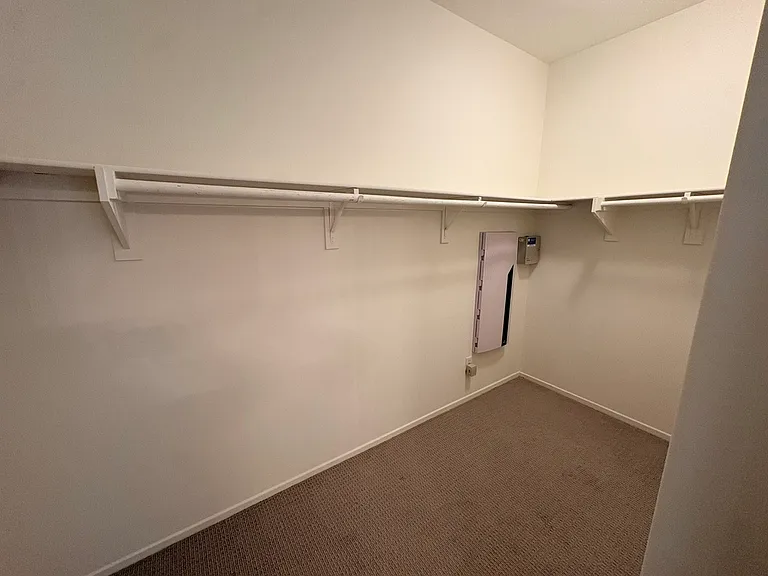 610 S Kroeger St — Photo 16