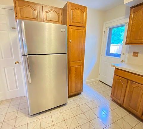 5th image of 15 Yarmouth St #A
